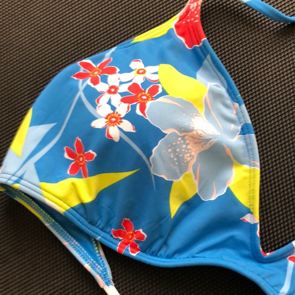 ROXY (L) Regular Coverage swimwear top - Picture 4 of 12